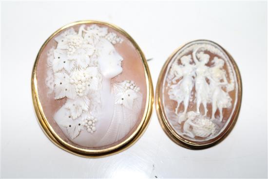 2 Cameo brooches